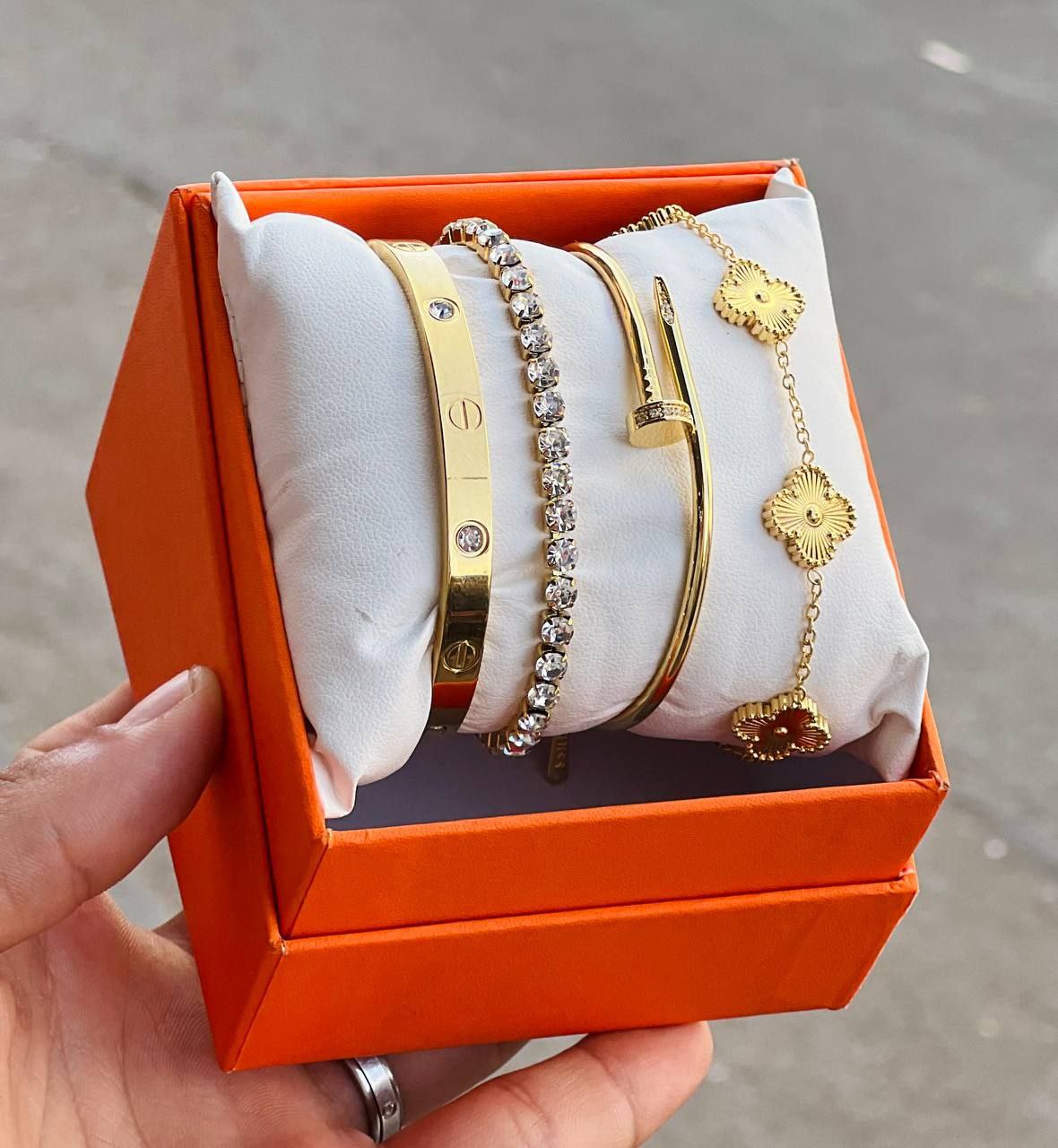 PACK 2 BRACELET CARTIER , YSL + 2 GOURMET VAN CLEEF