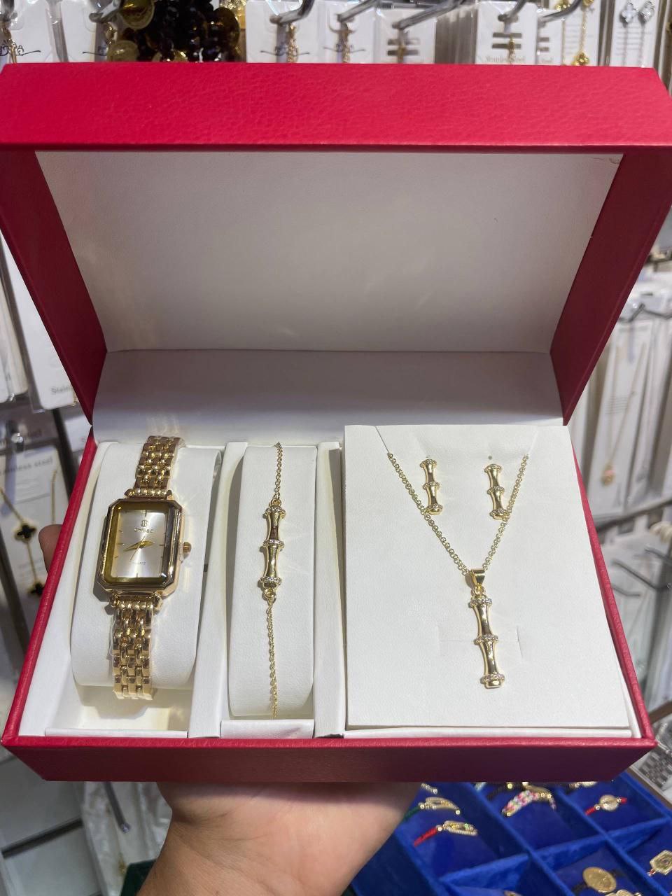 PACK 4 F 1 BRACELET + COLIER + MONTRE + BOUCLE