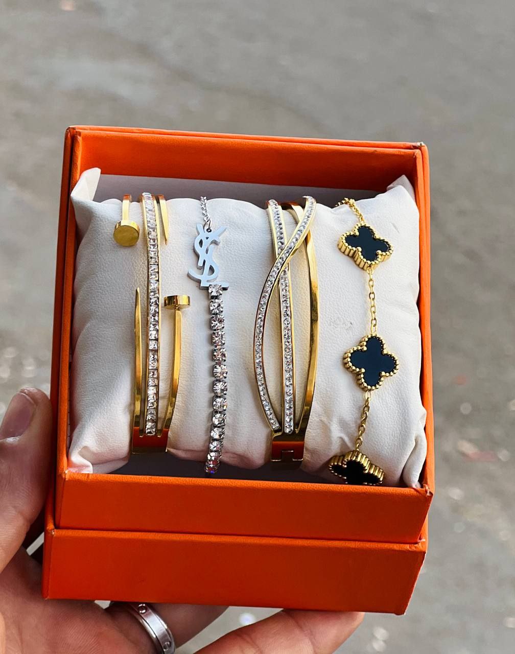 PACK 2 BRACELET CARTIER , YSL + 2 GOURMET VAN CLEEF